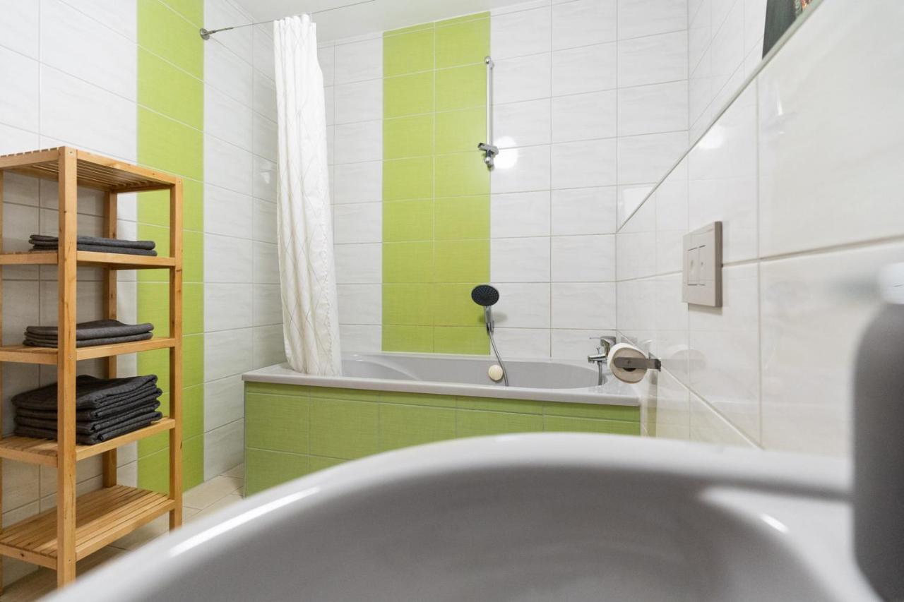230 M2 Loft Mit Eigenem Wintergarten Mit Tischtennis & Dart, Kostenloser Parkplatz Érfurt Exterior foto